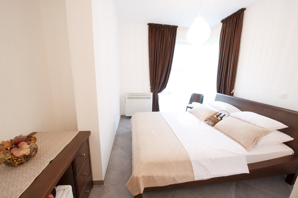 Love Live Hotel Sutomore Habitación foto