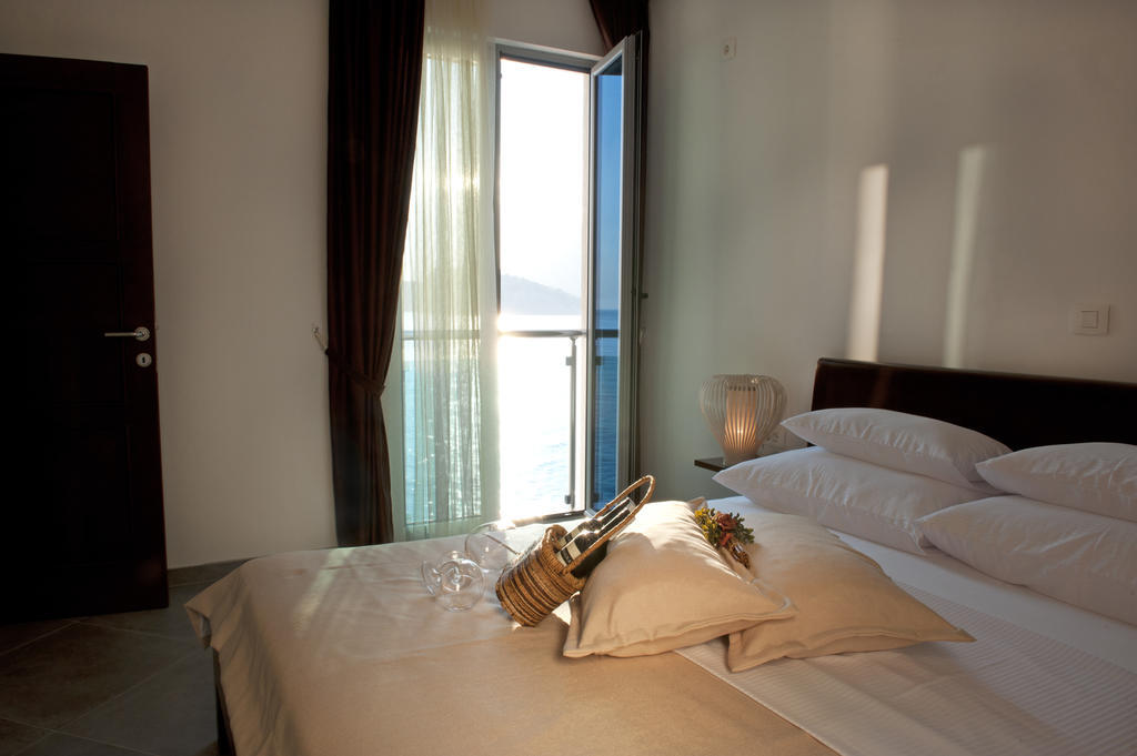 Love Live Hotel Sutomore Habitación foto