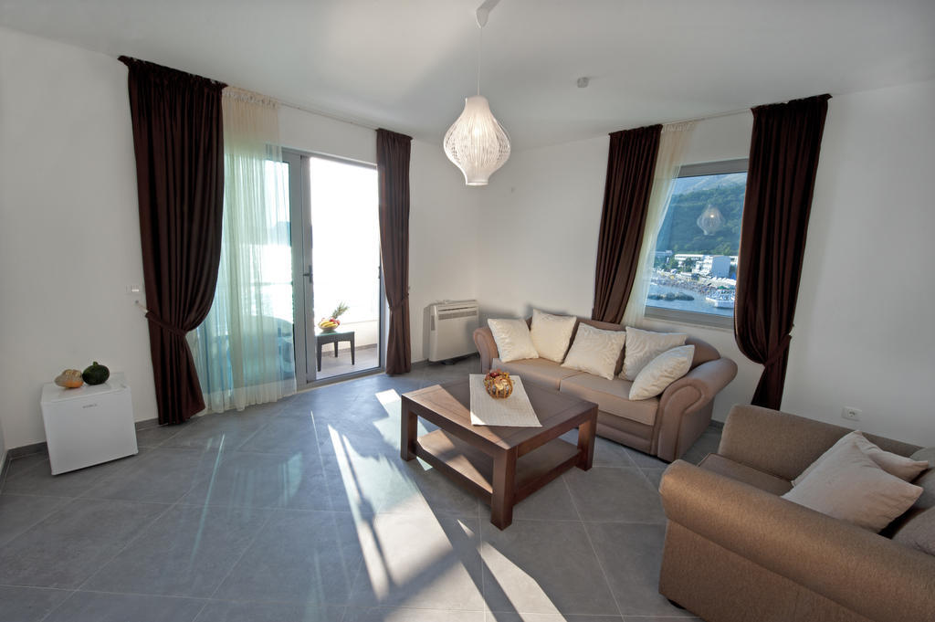 Love Live Hotel Sutomore Habitación foto