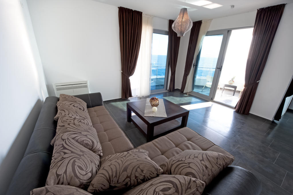 Love Live Hotel Sutomore Habitación foto