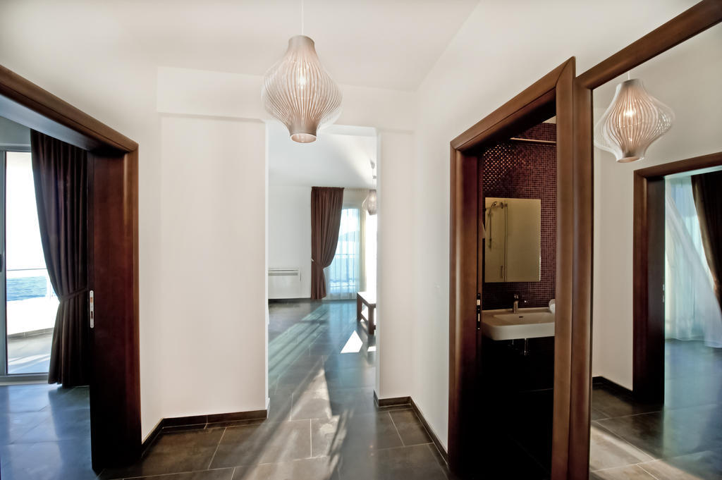 Love Live Hotel Sutomore Habitación foto