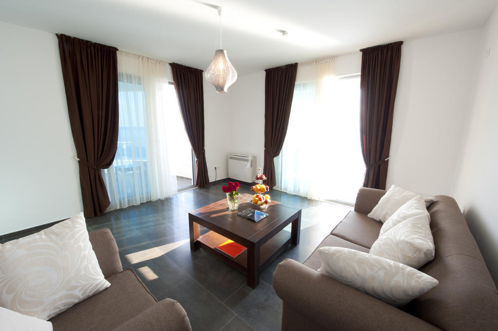 Love Live Hotel Sutomore Habitación foto