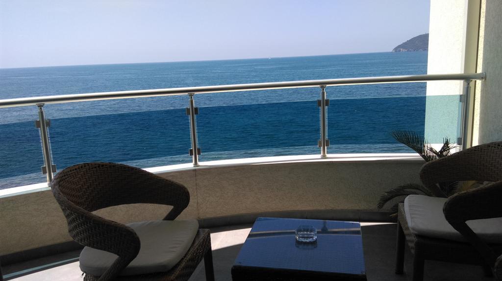 Love Live Hotel Sutomore Exterior foto