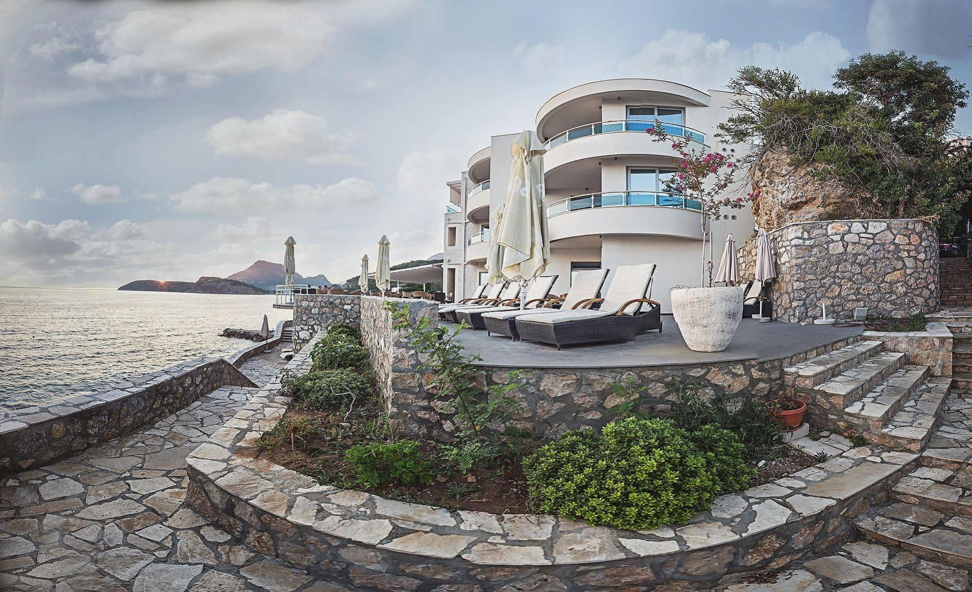 Love Live Hotel Sutomore Exterior foto