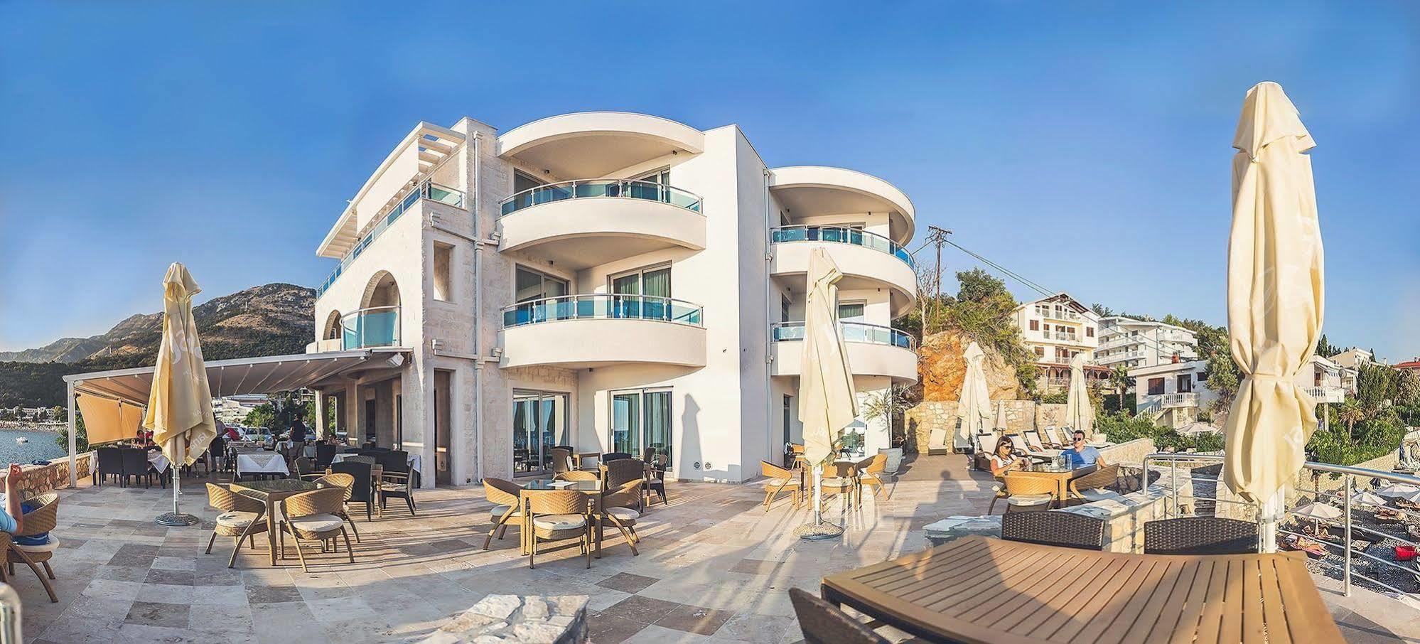 Love Live Hotel Sutomore Exterior foto