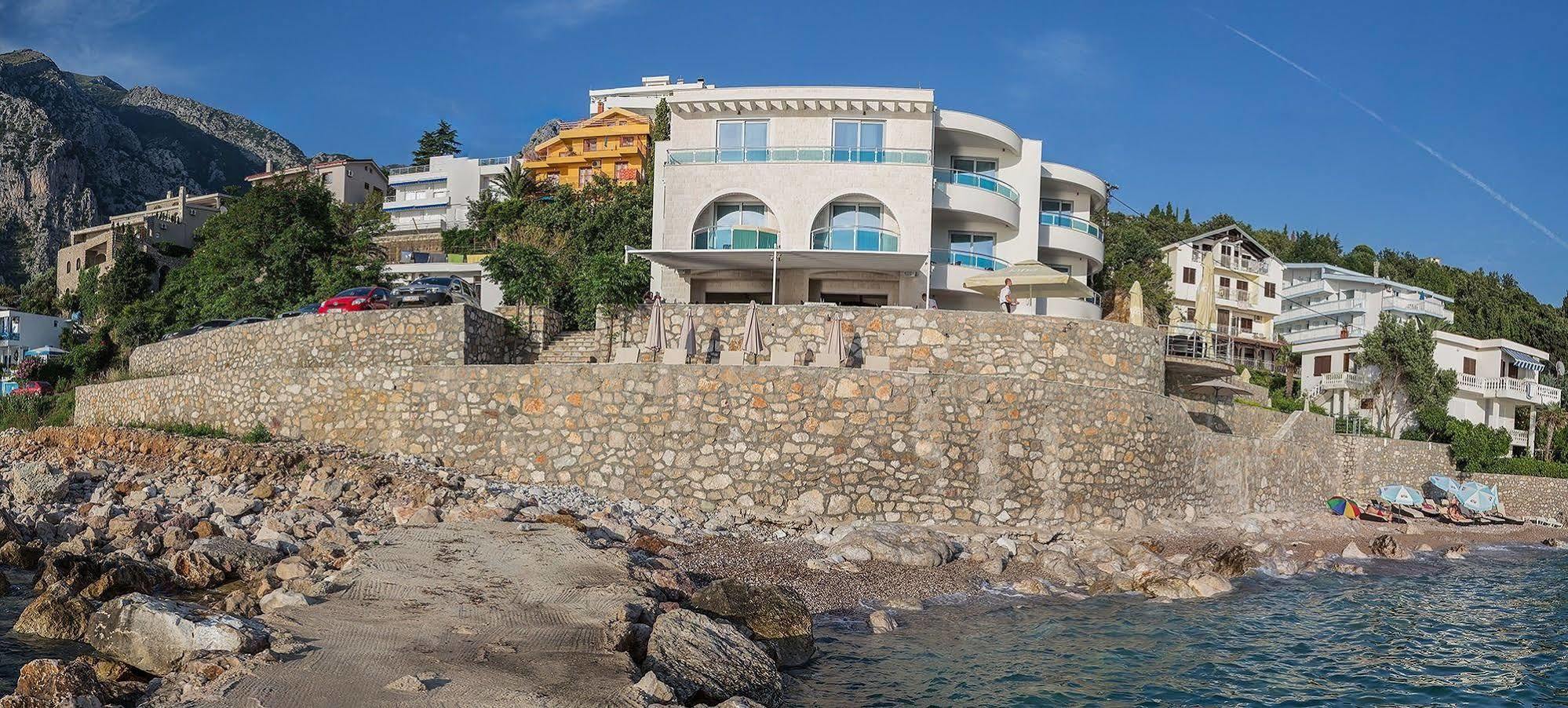 Love Live Hotel Sutomore Exterior foto