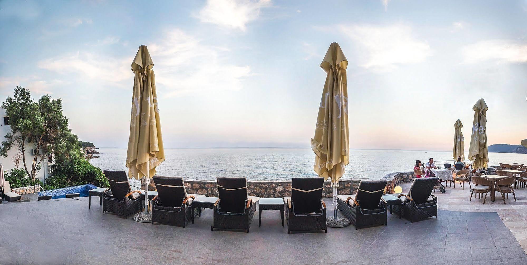Love Live Hotel Sutomore Exterior foto